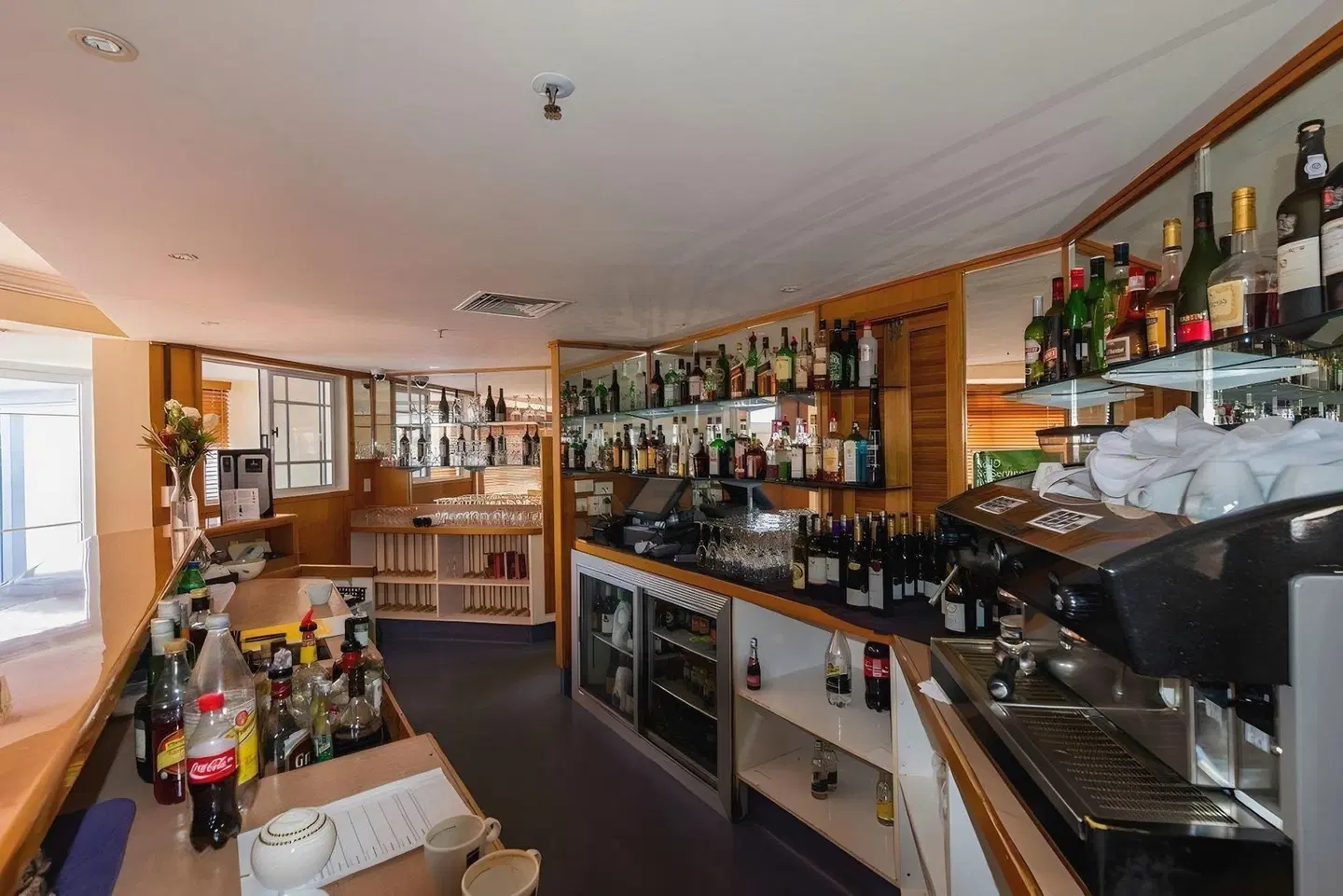 VR Rotorua Lake Resort Bar