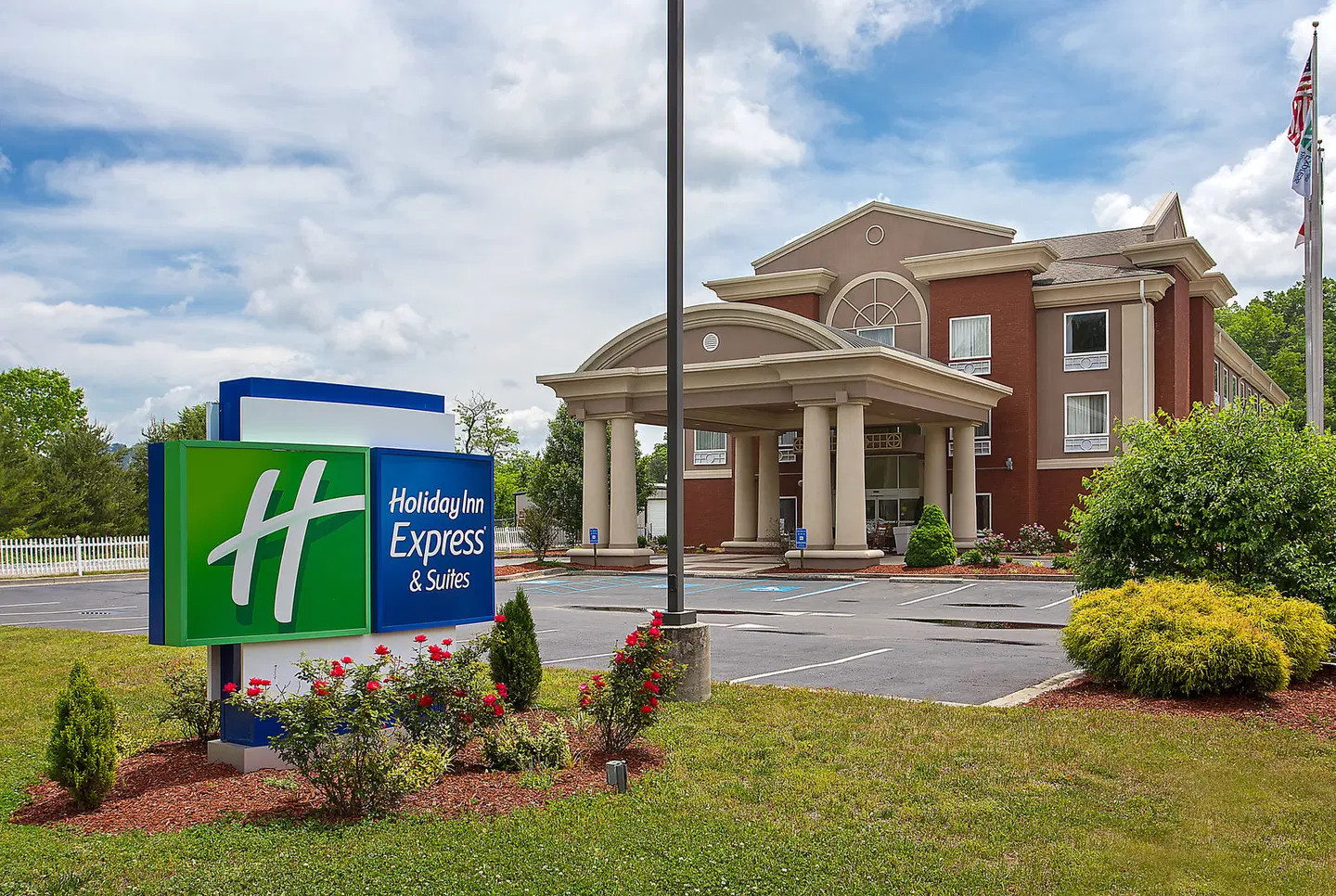 Holiday Inn Express & Suites Murphy by IHG EXTERIOR