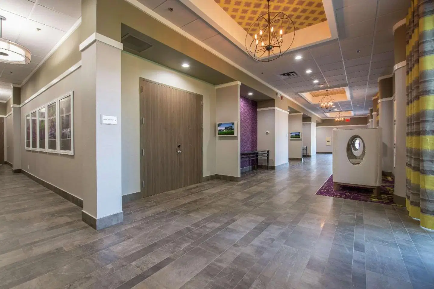 DoubleTree by Hilton Hotel Winston Salem - University LOUNGE_LOBBY