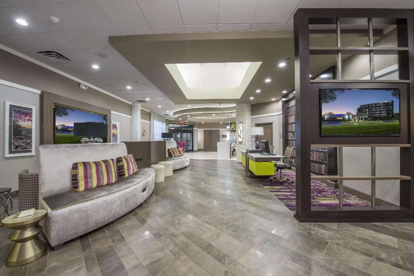 DoubleTree by Hilton Hotel Winston Salem - University LOUNGE_LOBBY