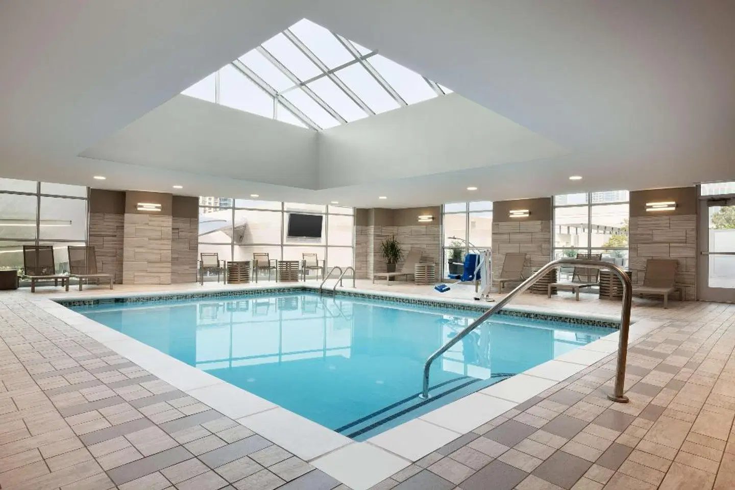Embassy Suites by Hilton Charlotte Uptown Hallenbad