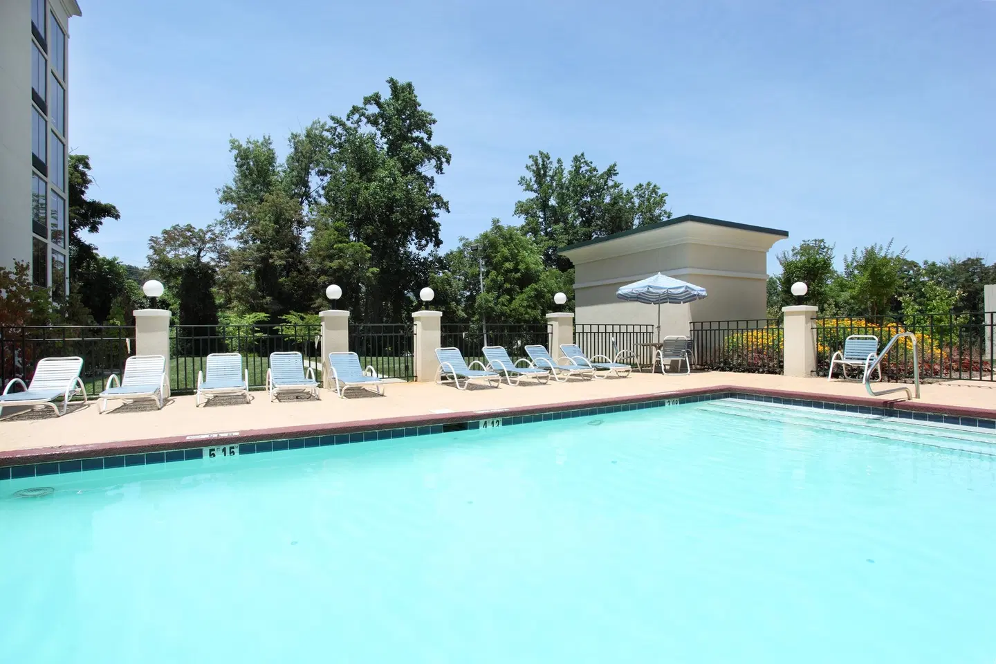 Holiday Inn Asheville - Biltmore West OUTDOOR_POOL