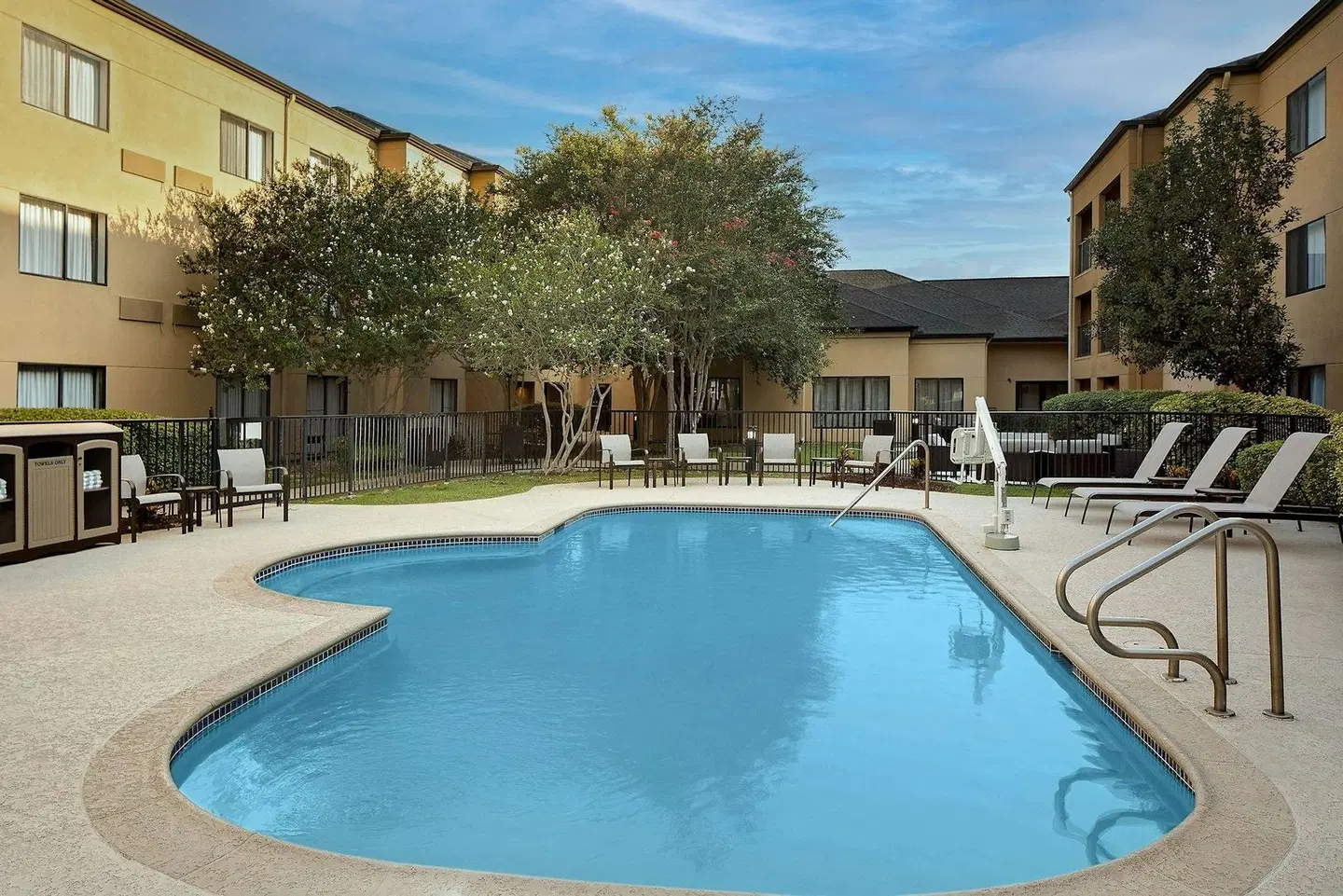 Courtyard by Marriott Houston Westchase OUTDOOR_POOL