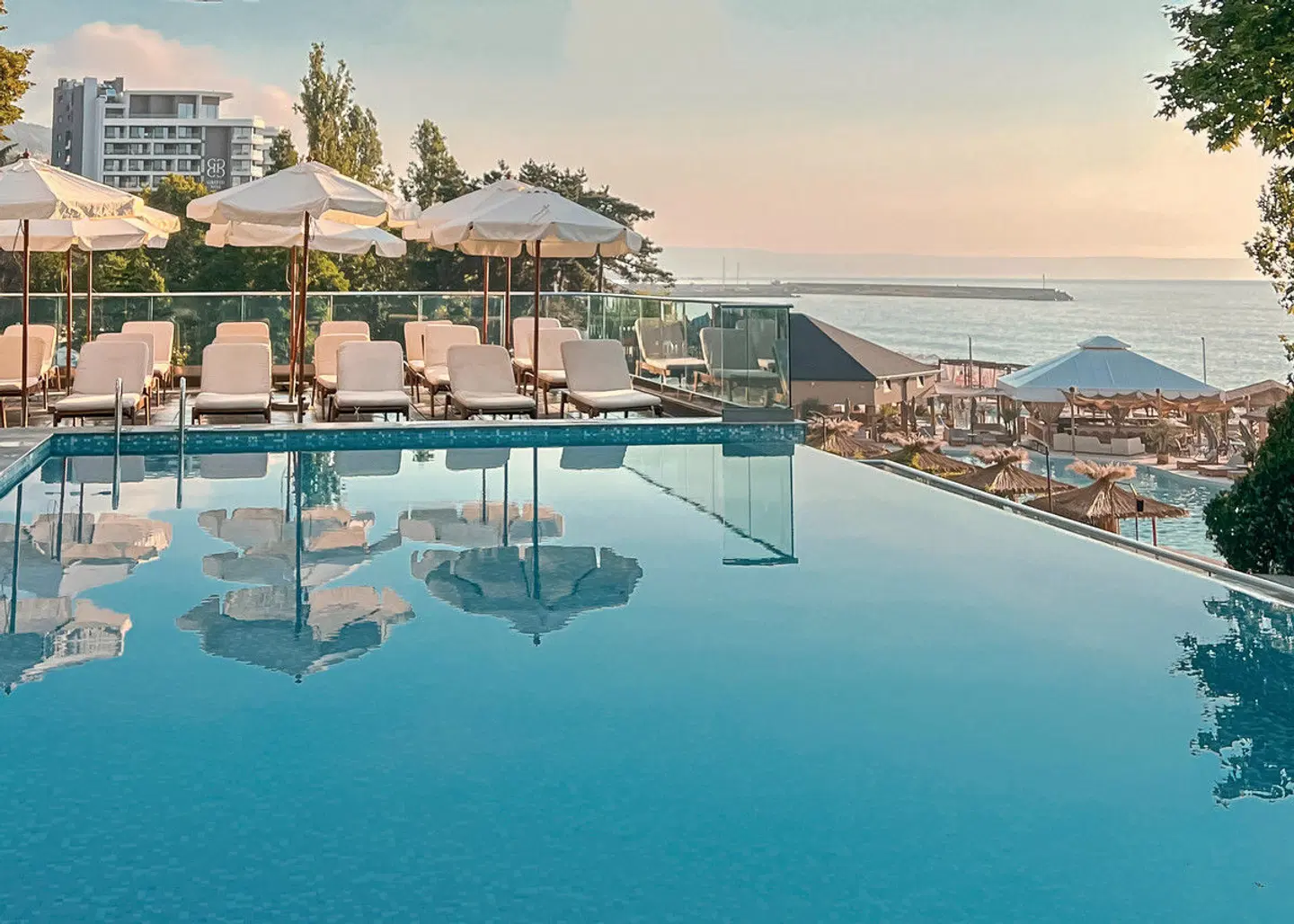 GRIFID Metropol OUTDOOR_POOL