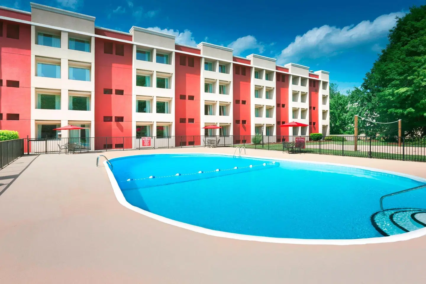 Four Points by Sheraton Asheville Downtown OUTDOOR_POOL