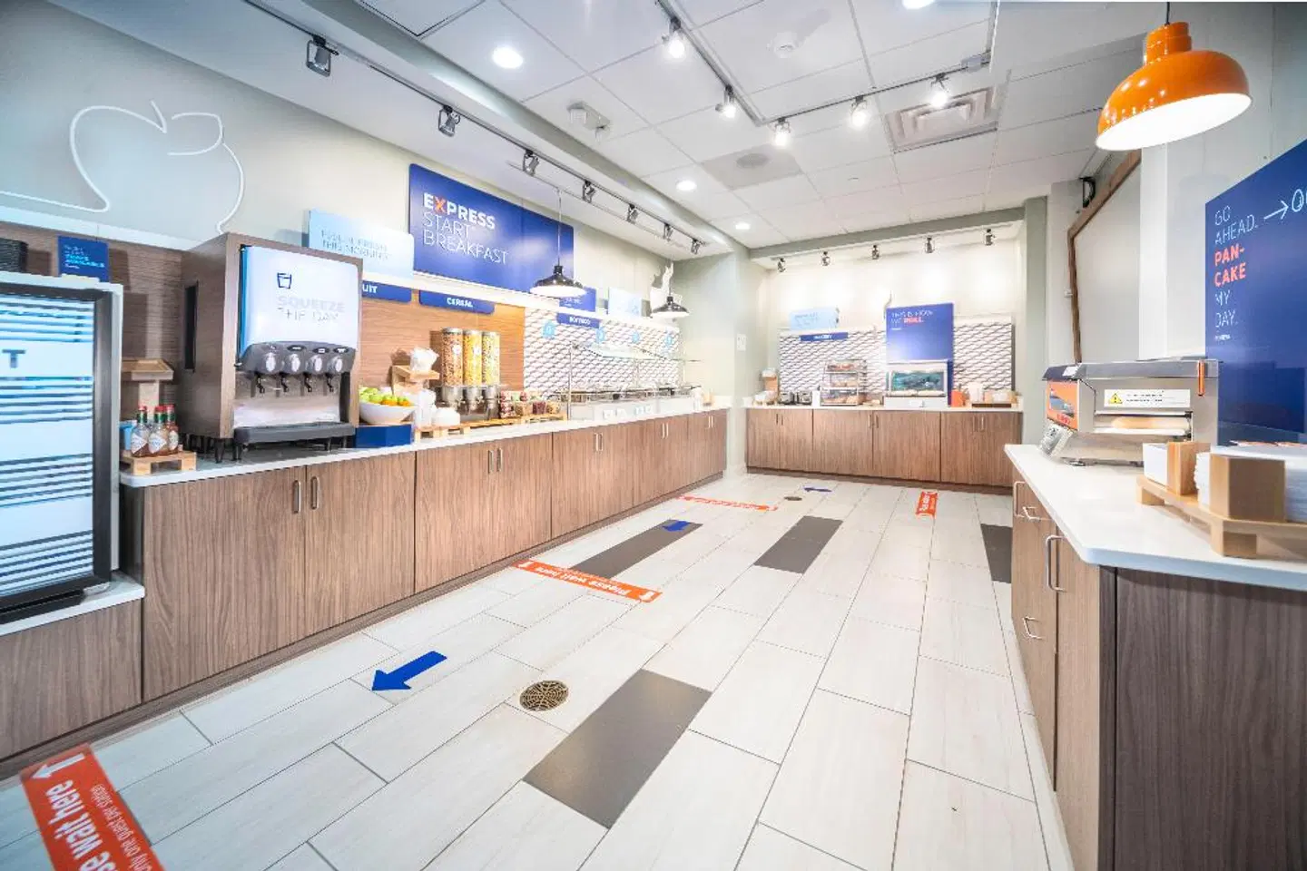 Holiday Inn Express & Suites Brevard - City Center by IHG LOUNGE_LOBBY