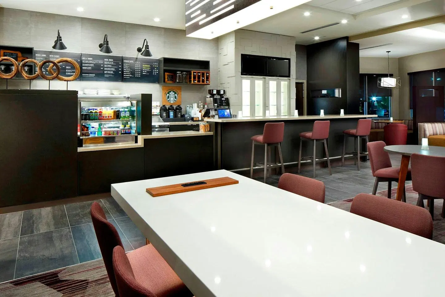 Courtyard by Marriott Houston Intercontinental Airport Bar