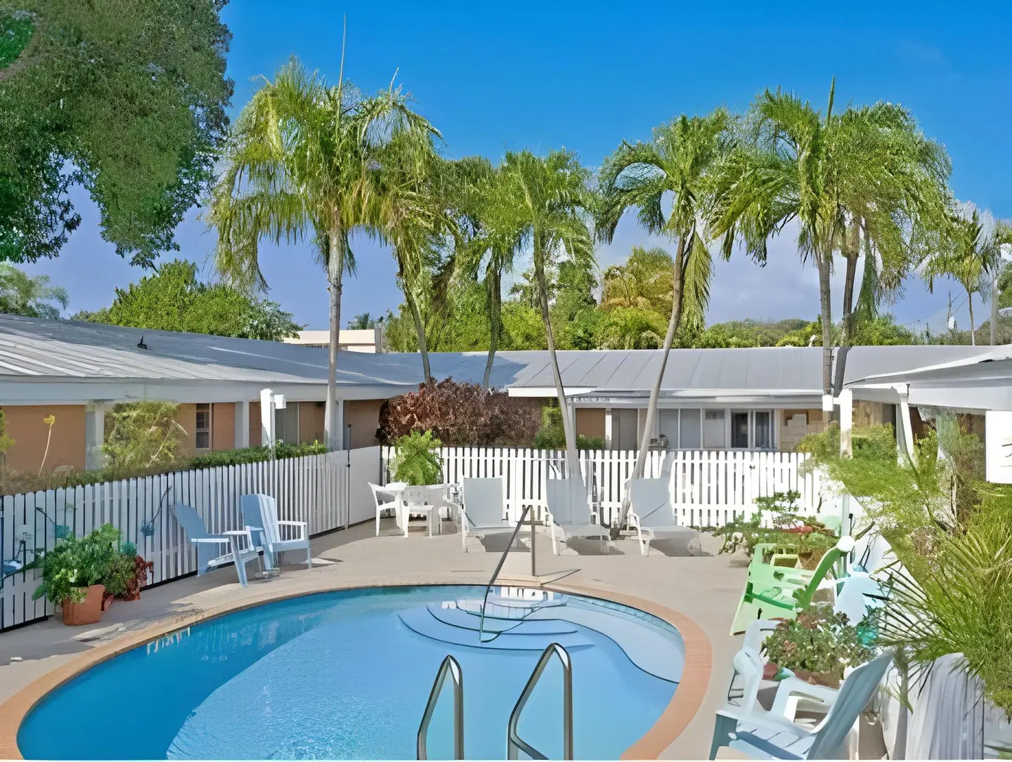 Southwinds Motel OUTDOOR_POOL