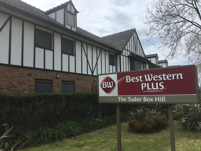 Best Western Plus The Tudor - Box Hill EXTERIOR