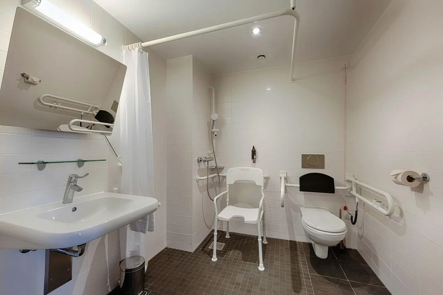 Premier Inn Hannover City University Hotel Badezimmer
