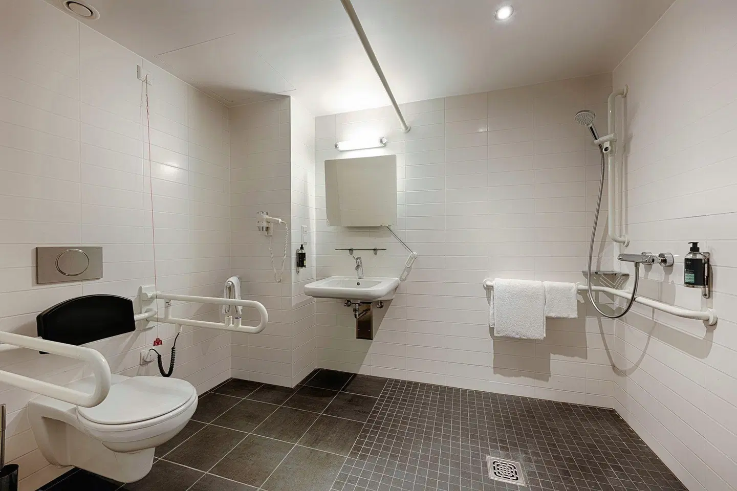 Premier Inn Hannover City University Hotel Badezimmer