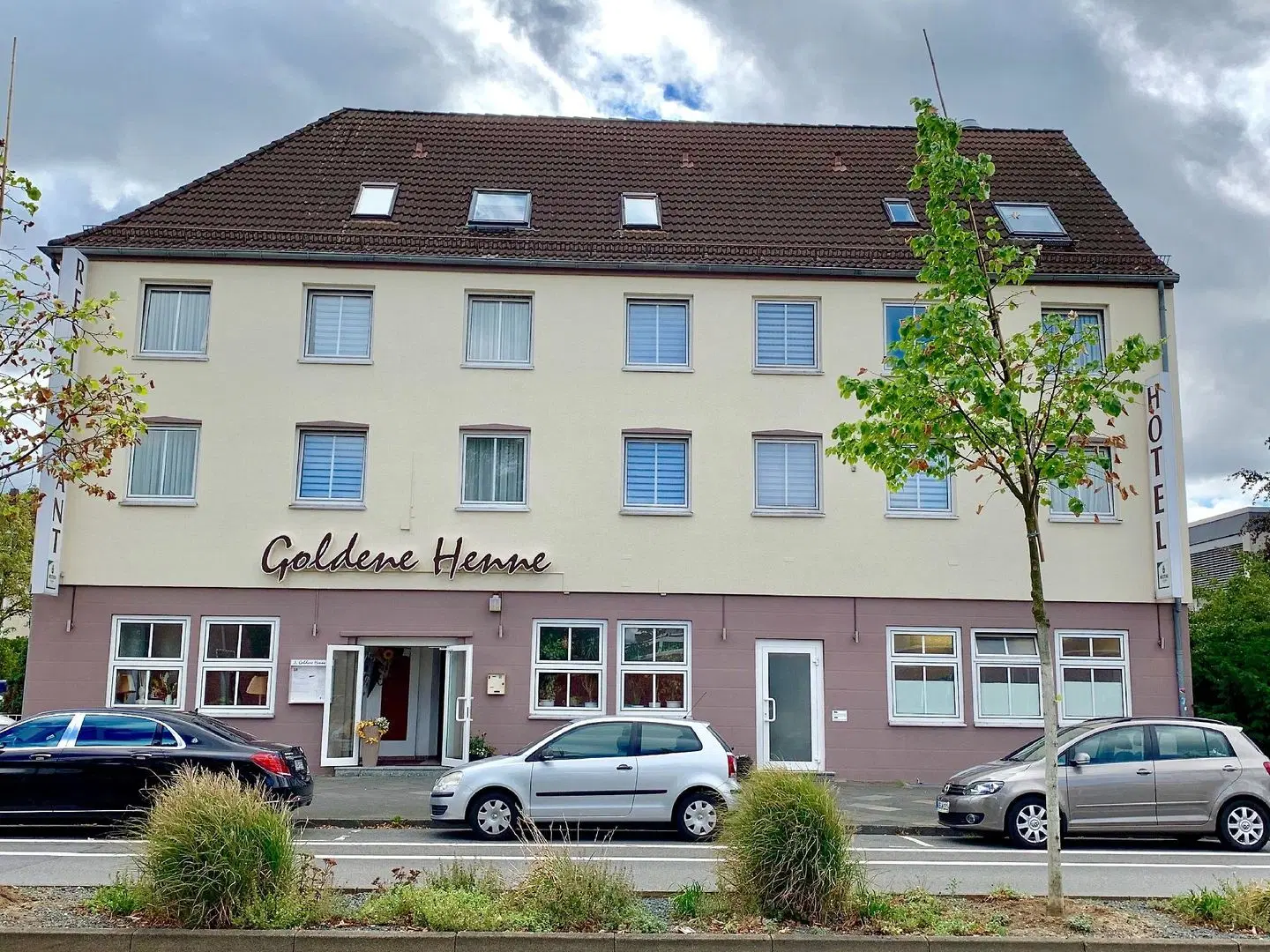 Goldene Henne EXTERIOR