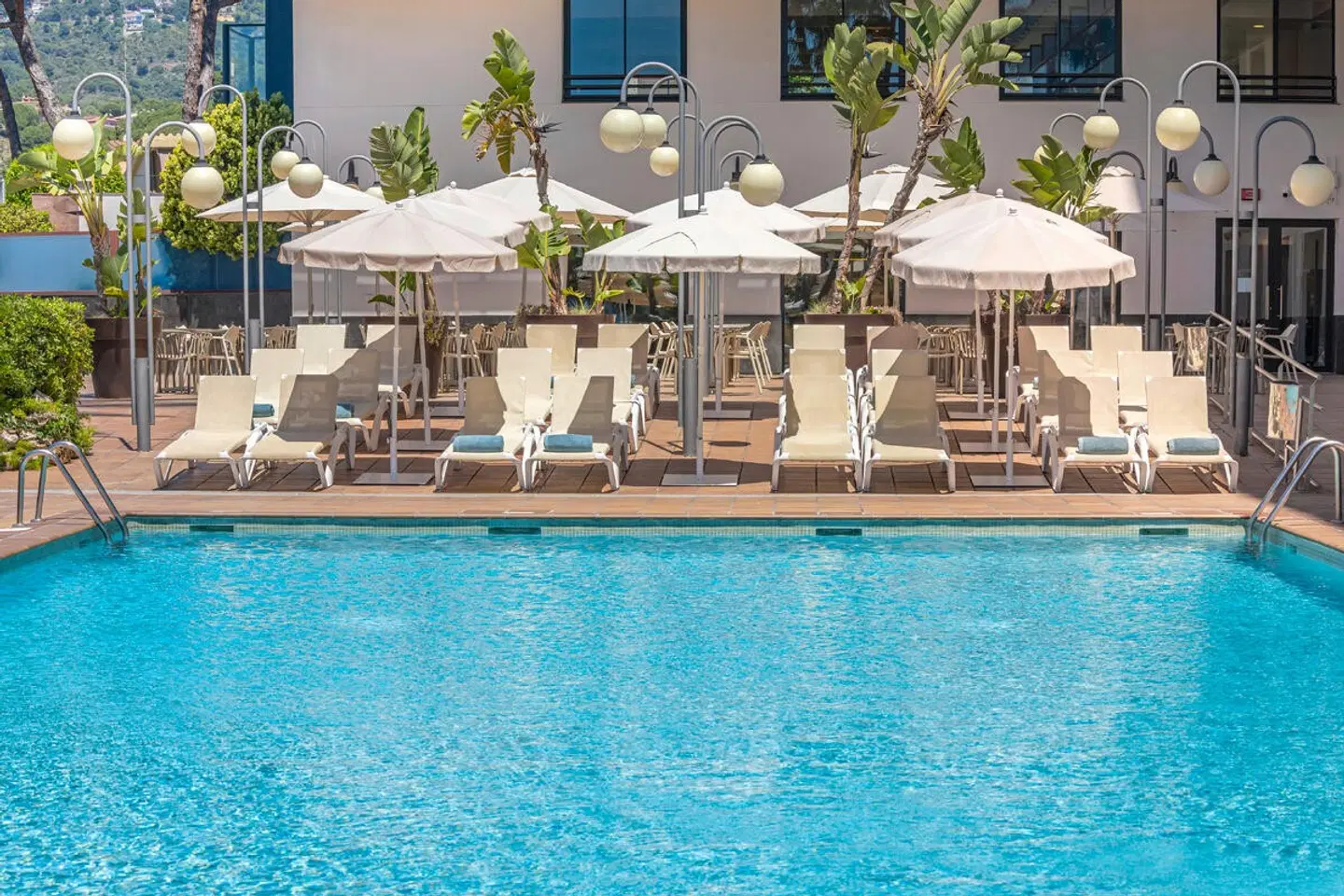 htop Jadhe OUTDOOR_POOL