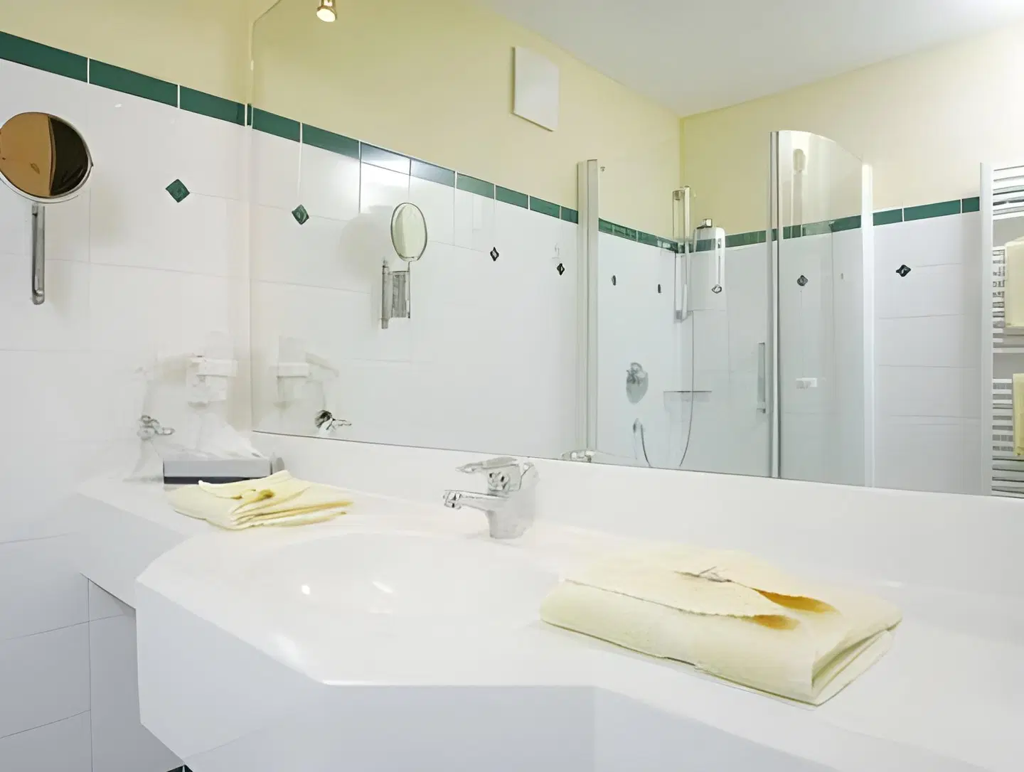MONS suites wine passion Badezimmer
