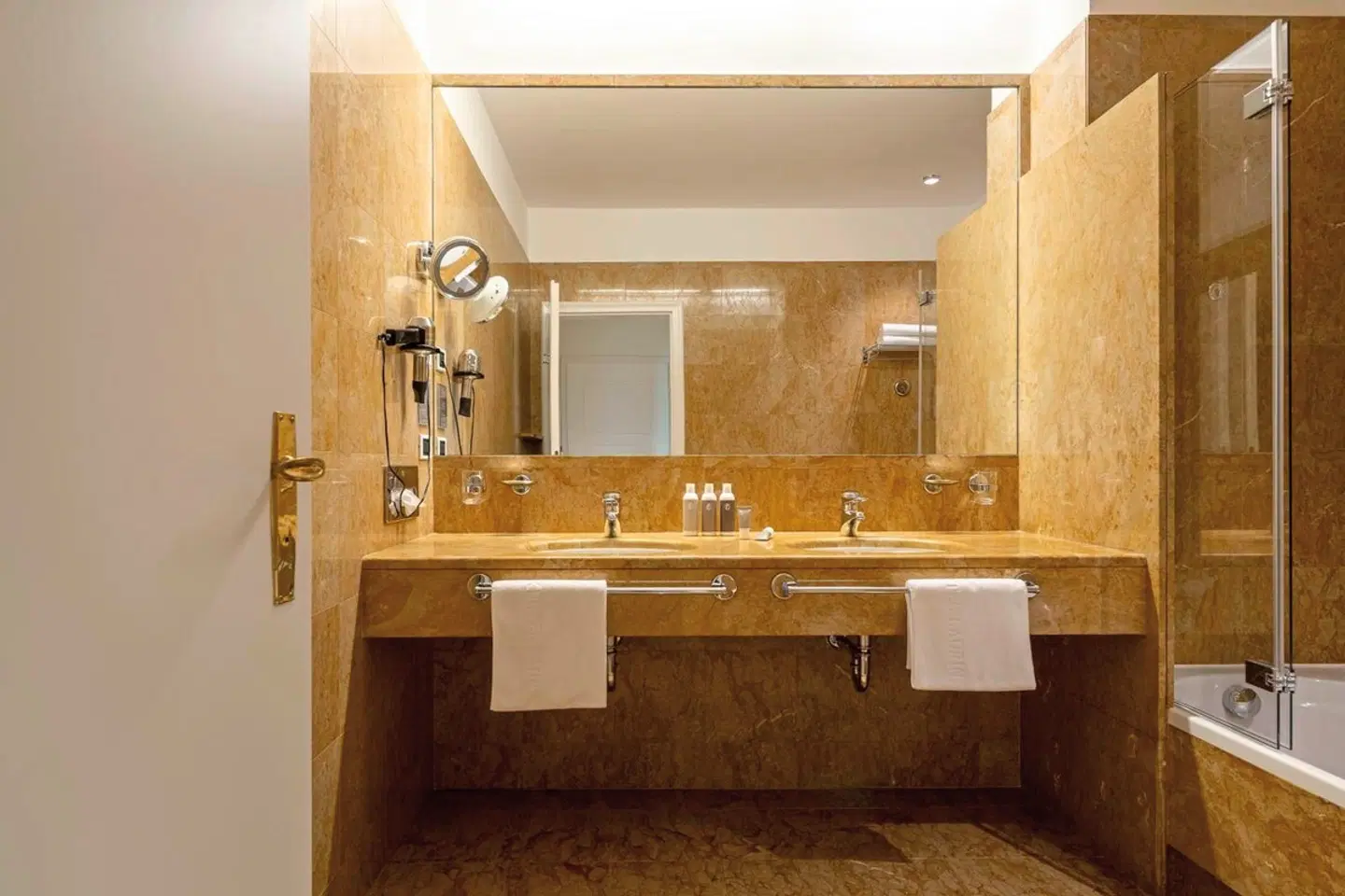 Parkhotel Laurin Badezimmer