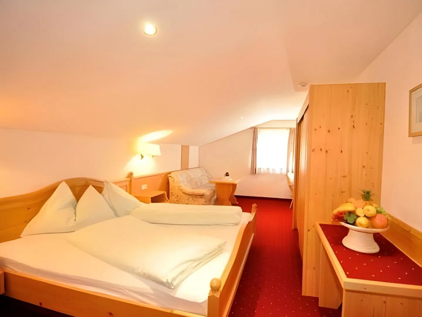Alp-Larain ROOM_EXAMPLE