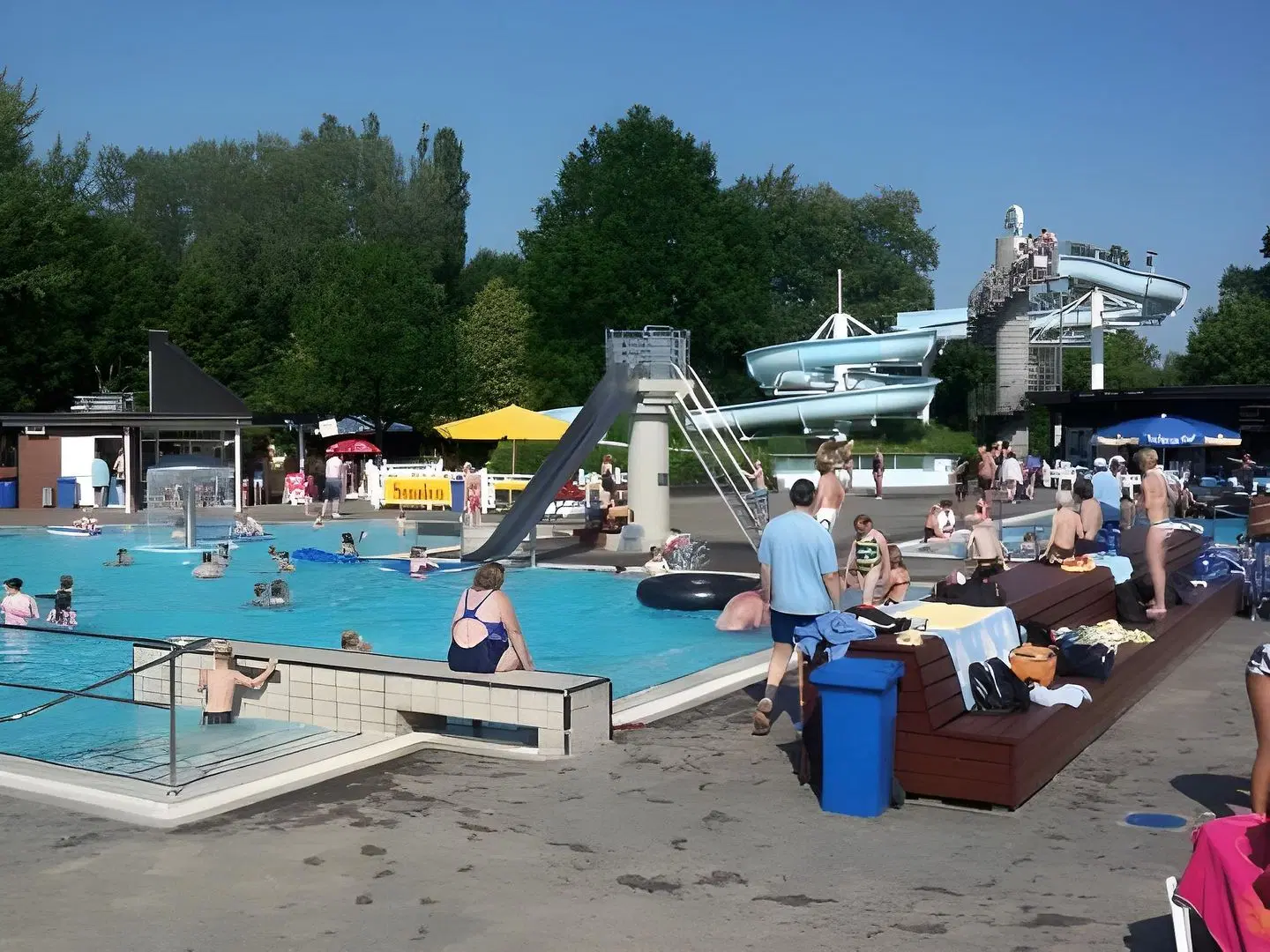 Am Badepark OUTDOOR_POOL