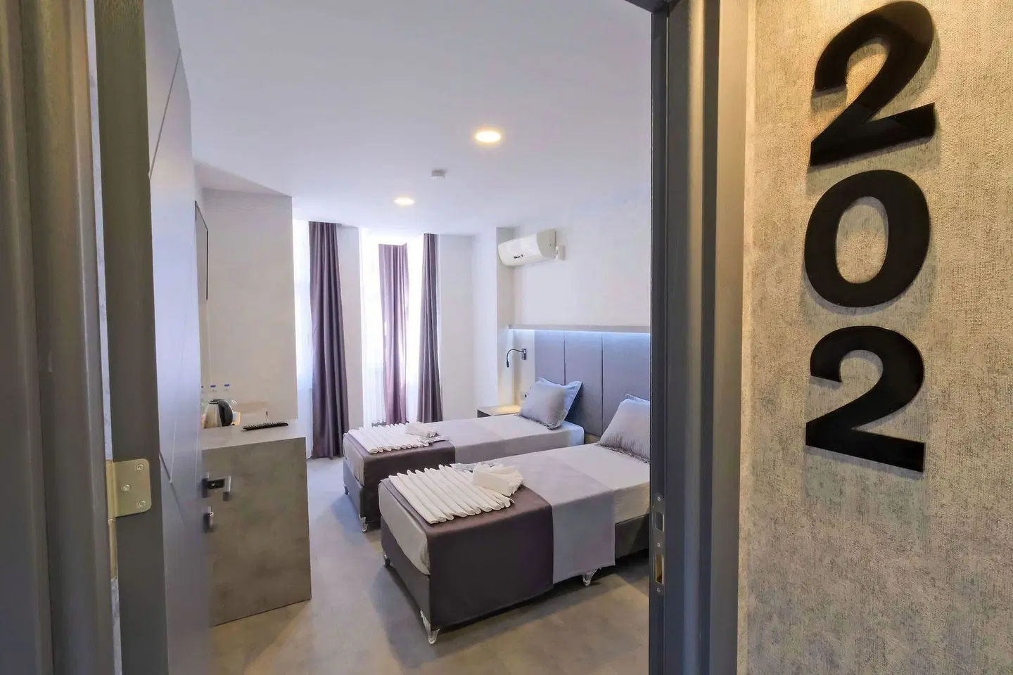 The Queen Hotel ROOM_EXAMPLE