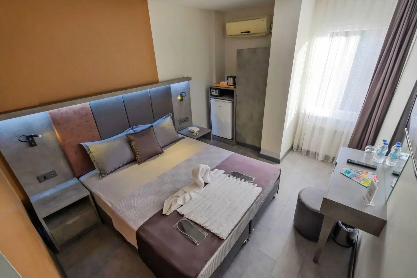 The Queen Hotel ROOM_EXAMPLE