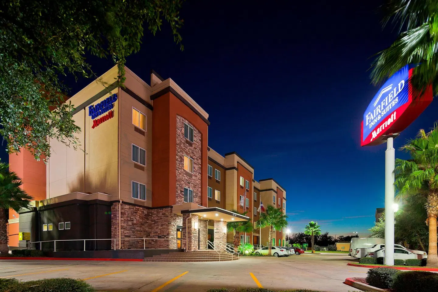 Fairfield Inn & Suites by Marriott Houston Hobby Airport EXTERIOR
