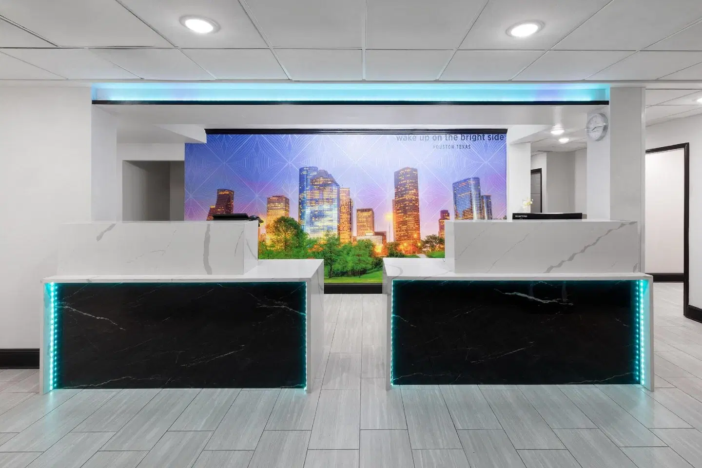 La Quinta Inn and Suites Houston Bush IAH South LOUNGE_LOBBY