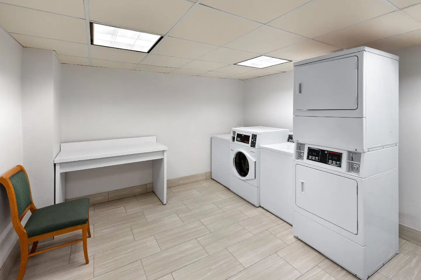 La Quinta Inn and Suites Houston Bush IAH South Badezimmer