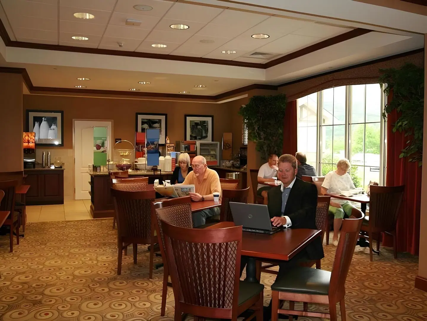 Hampton Inn Murphy Bar