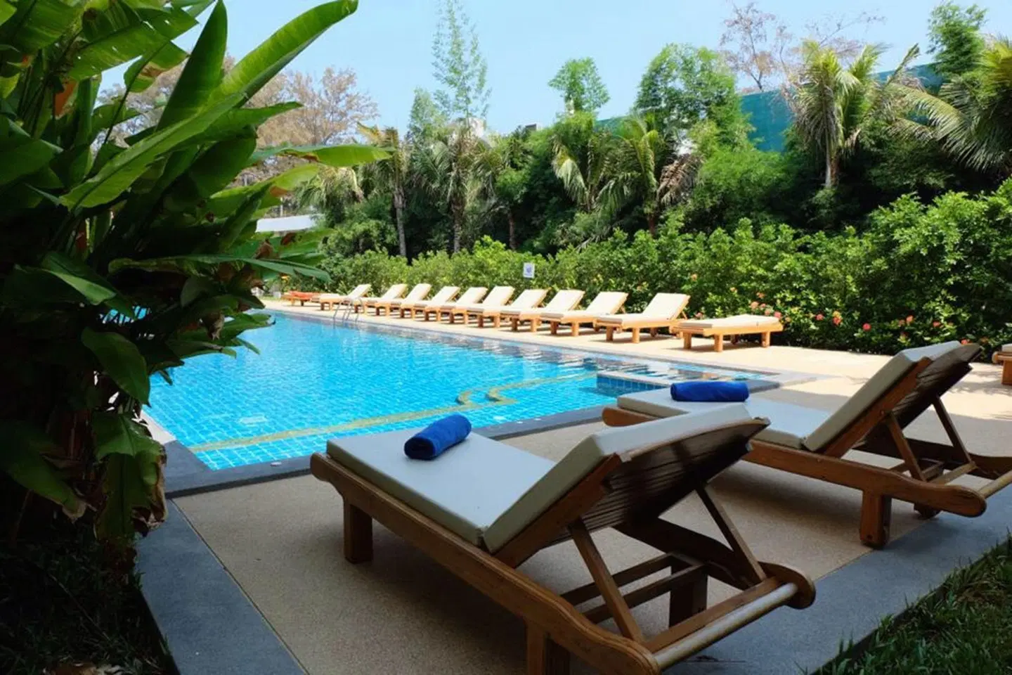 Phuket Seaview Resotel OUTDOOR_POOL