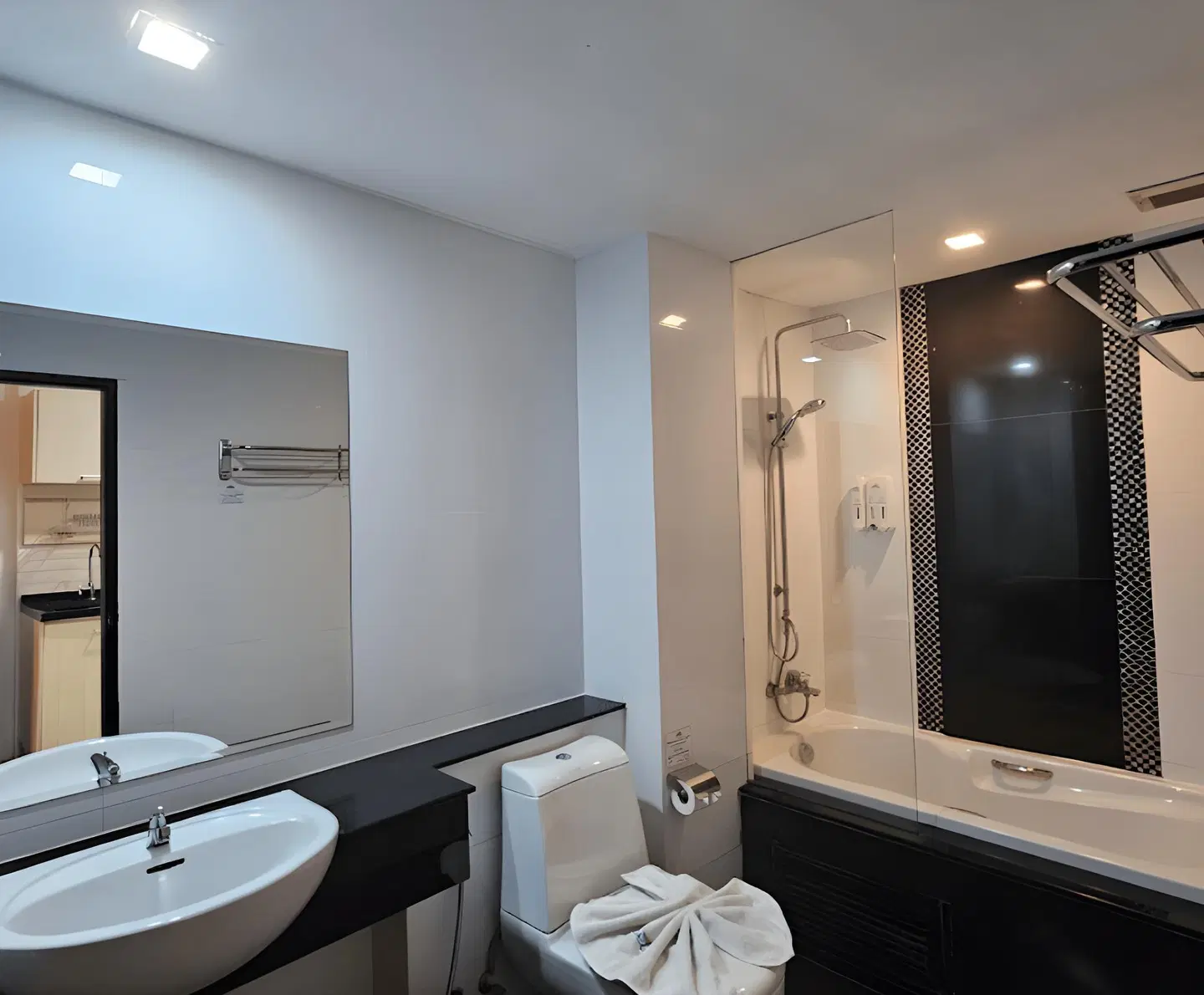 Phuket Seaview Resotel Badezimmer