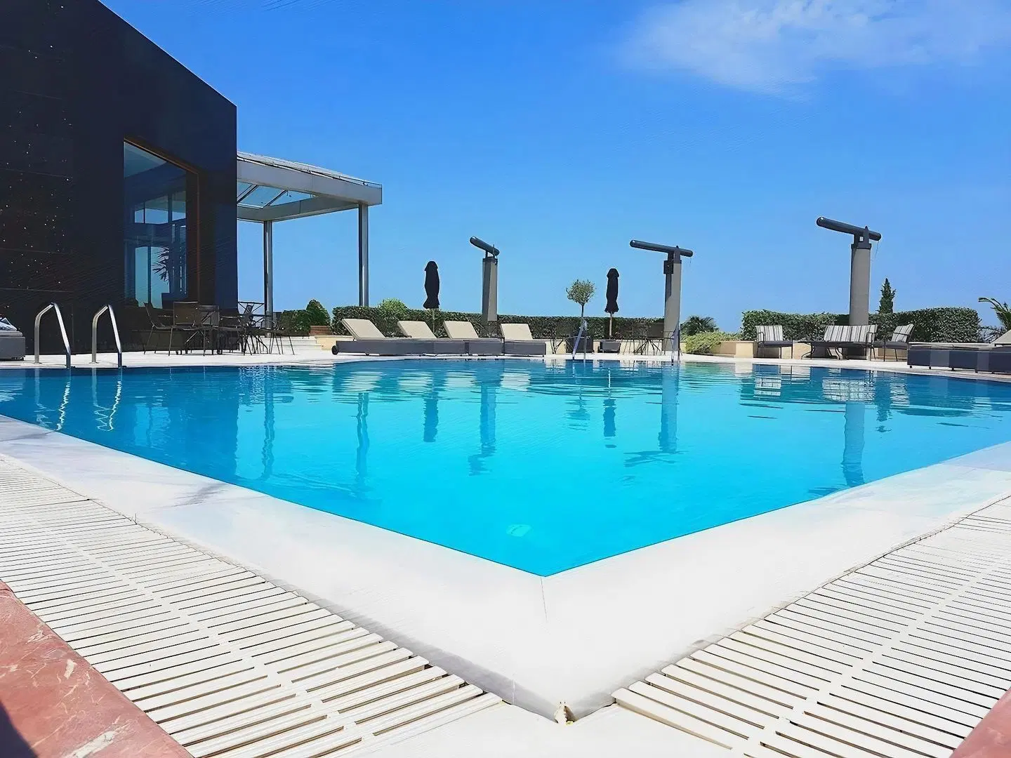 Royal OUTDOOR_POOL