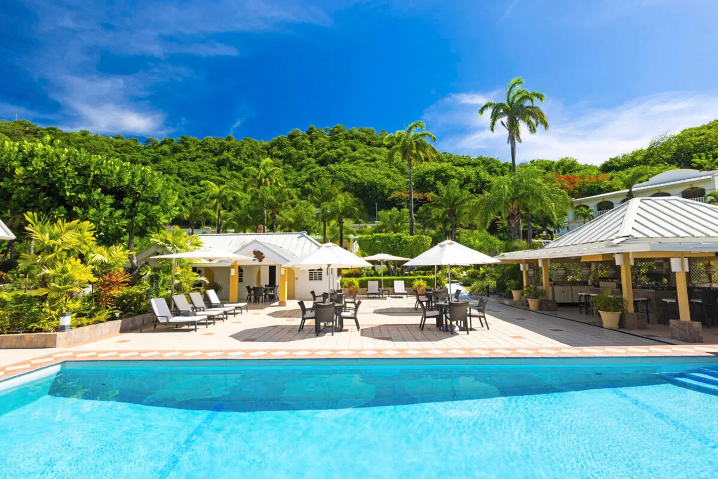 Blue Horizons Garden Resort OUTDOOR_POOL