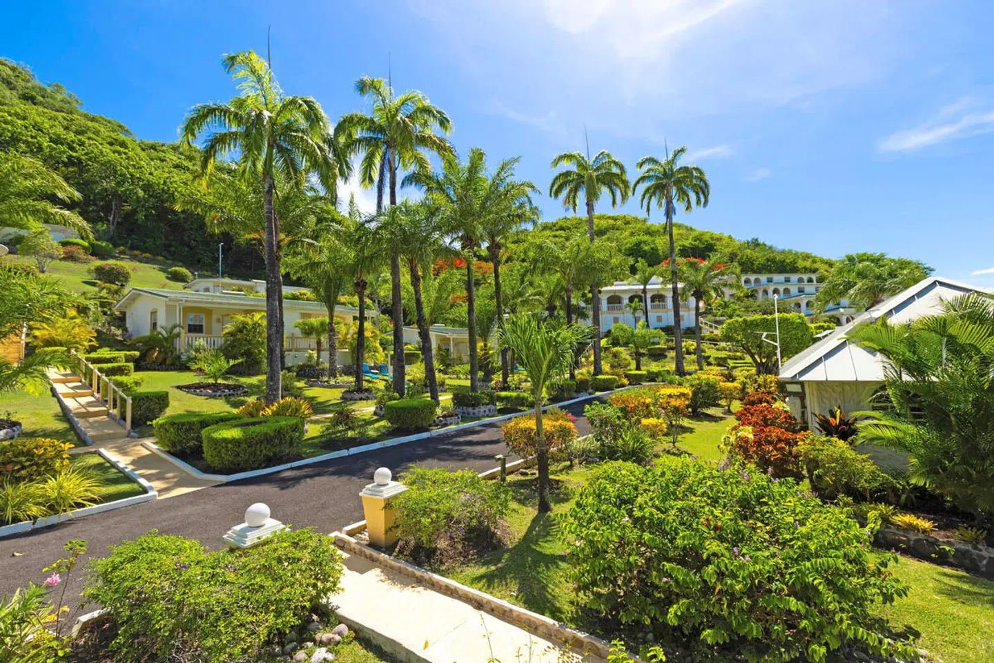 Blue Horizons Garden Resort LANDSCAPE