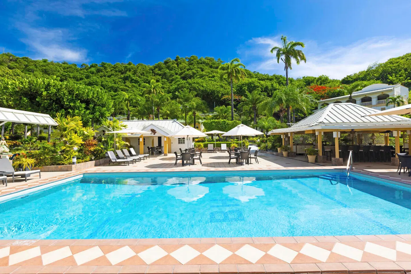 Blue Horizons Garden Resort OUTDOOR_POOL