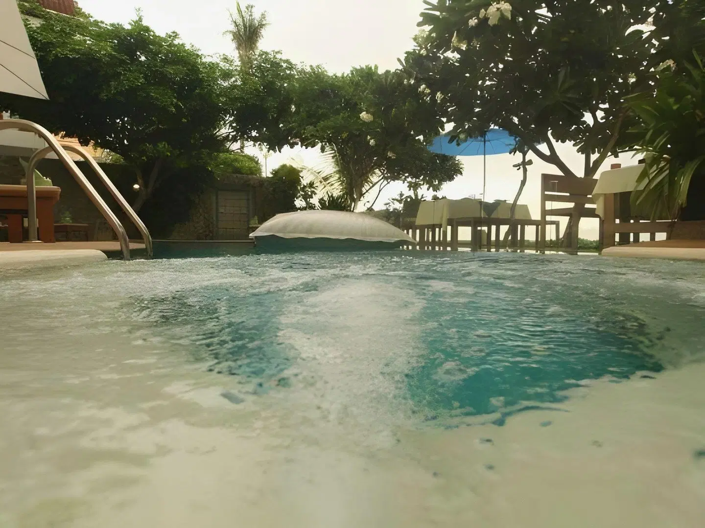 Layalina OUTDOOR_POOL