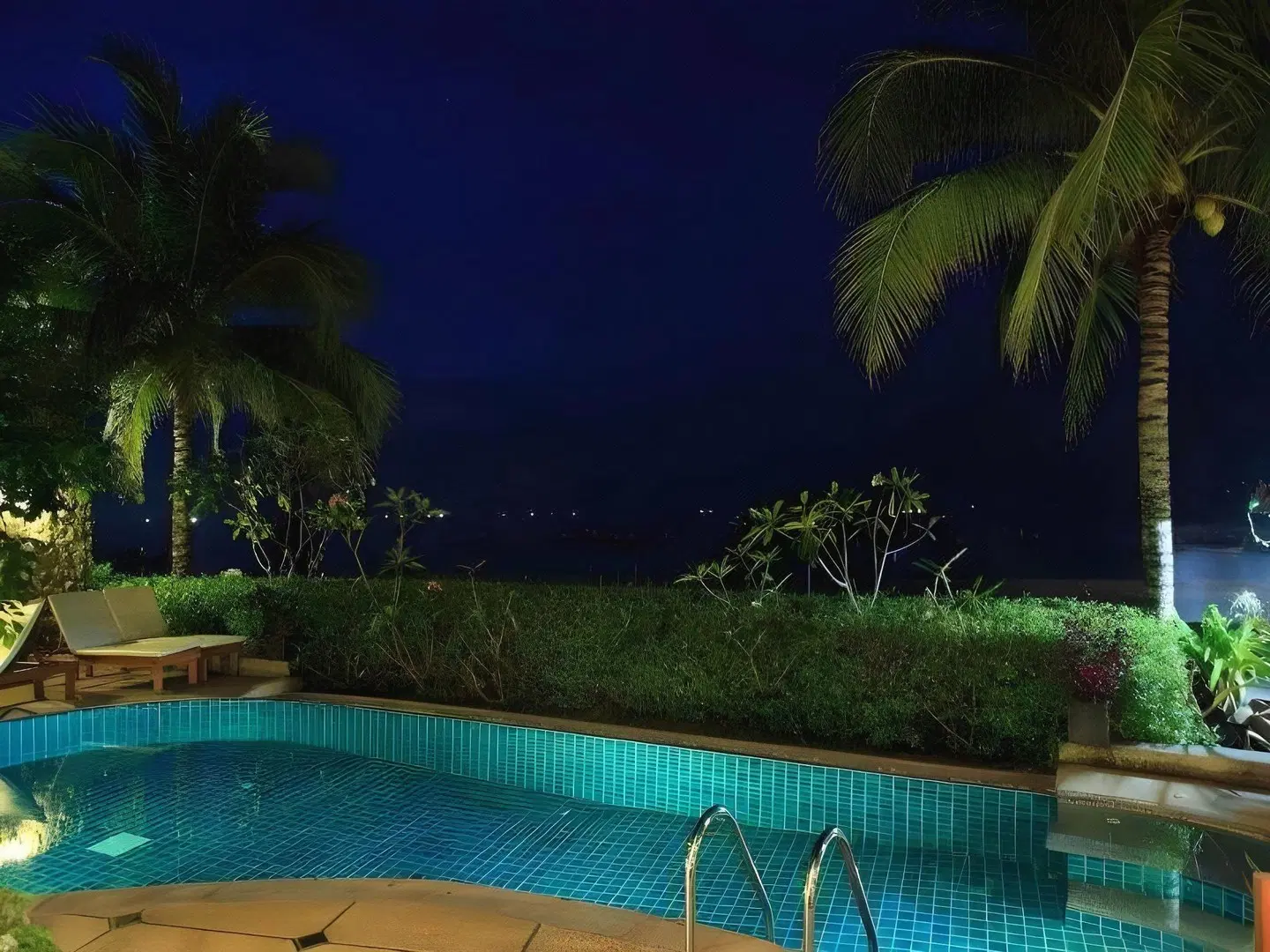 Layalina OUTDOOR_POOL