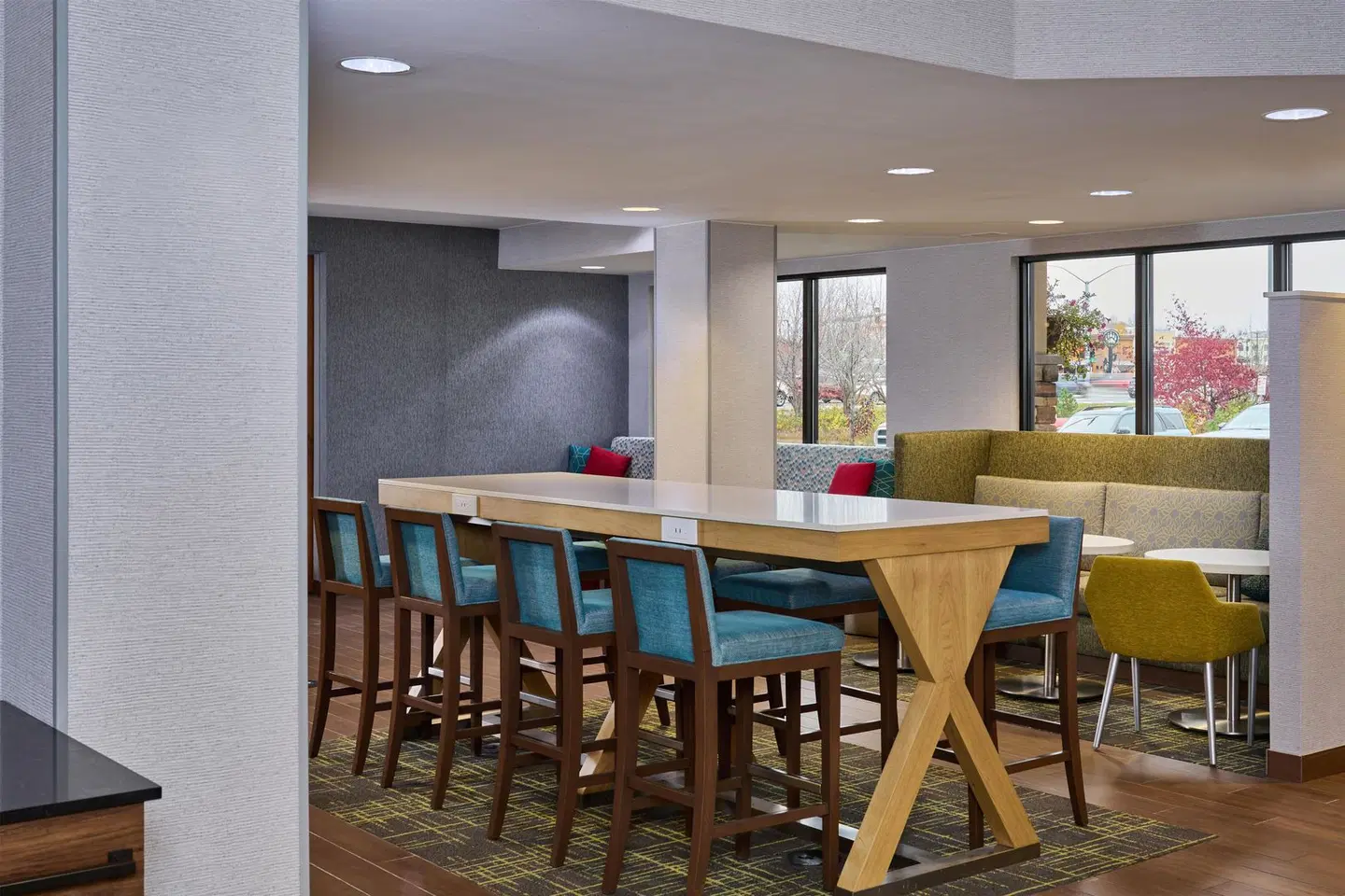 Hampton Inn Anchorage Bar