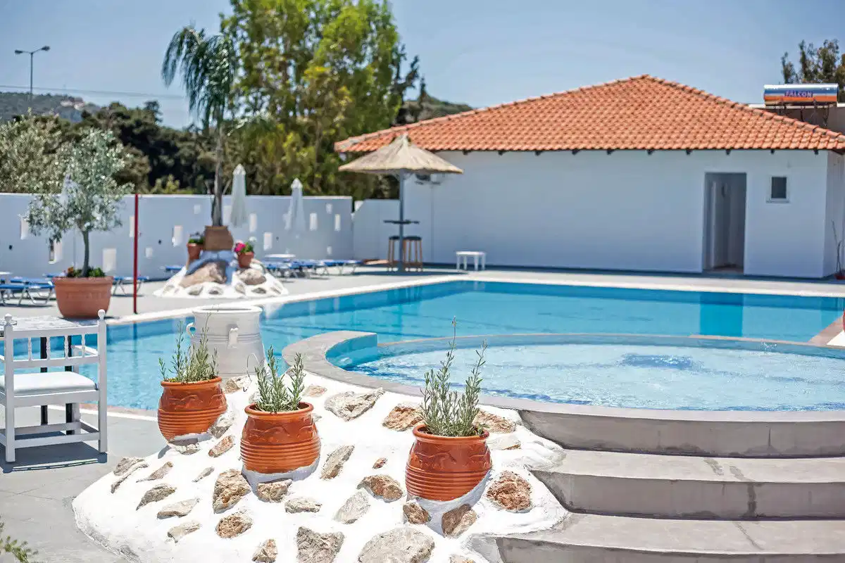 Tinas Plus Hotel – Hotelfoto
