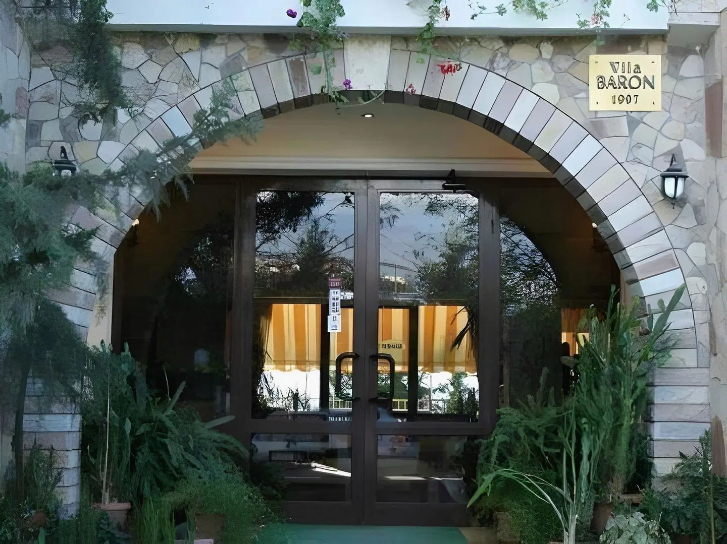 Hotel Baron EXTERIOR