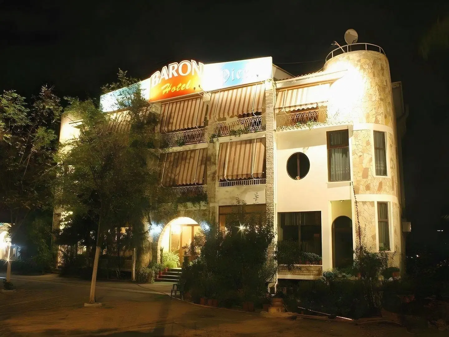 Hotel Baron EXTERIOR