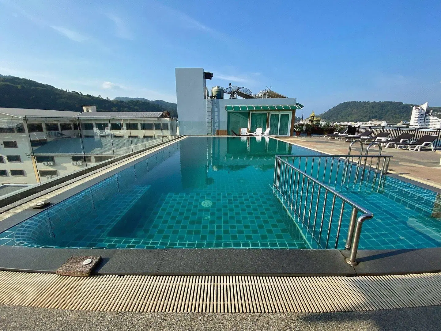 77 Patong Hotel & Spa OUTDOOR_POOL