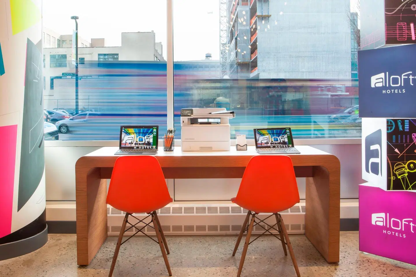 Aloft by Marriott Long Island City-Manhattan View Bar
