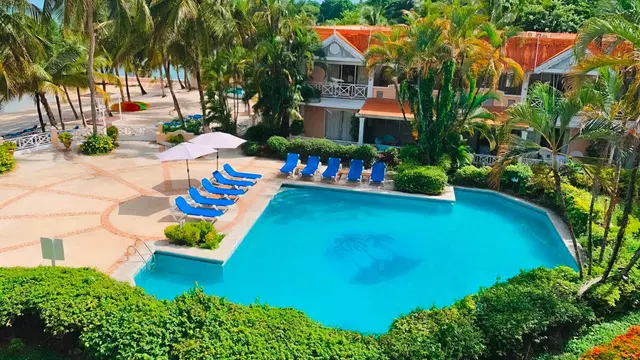 Coco Reef Resort & Spa OUTDOOR_POOL