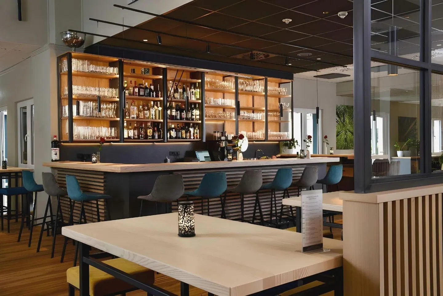 Best Western Premier Royal Hotel Blue Bar