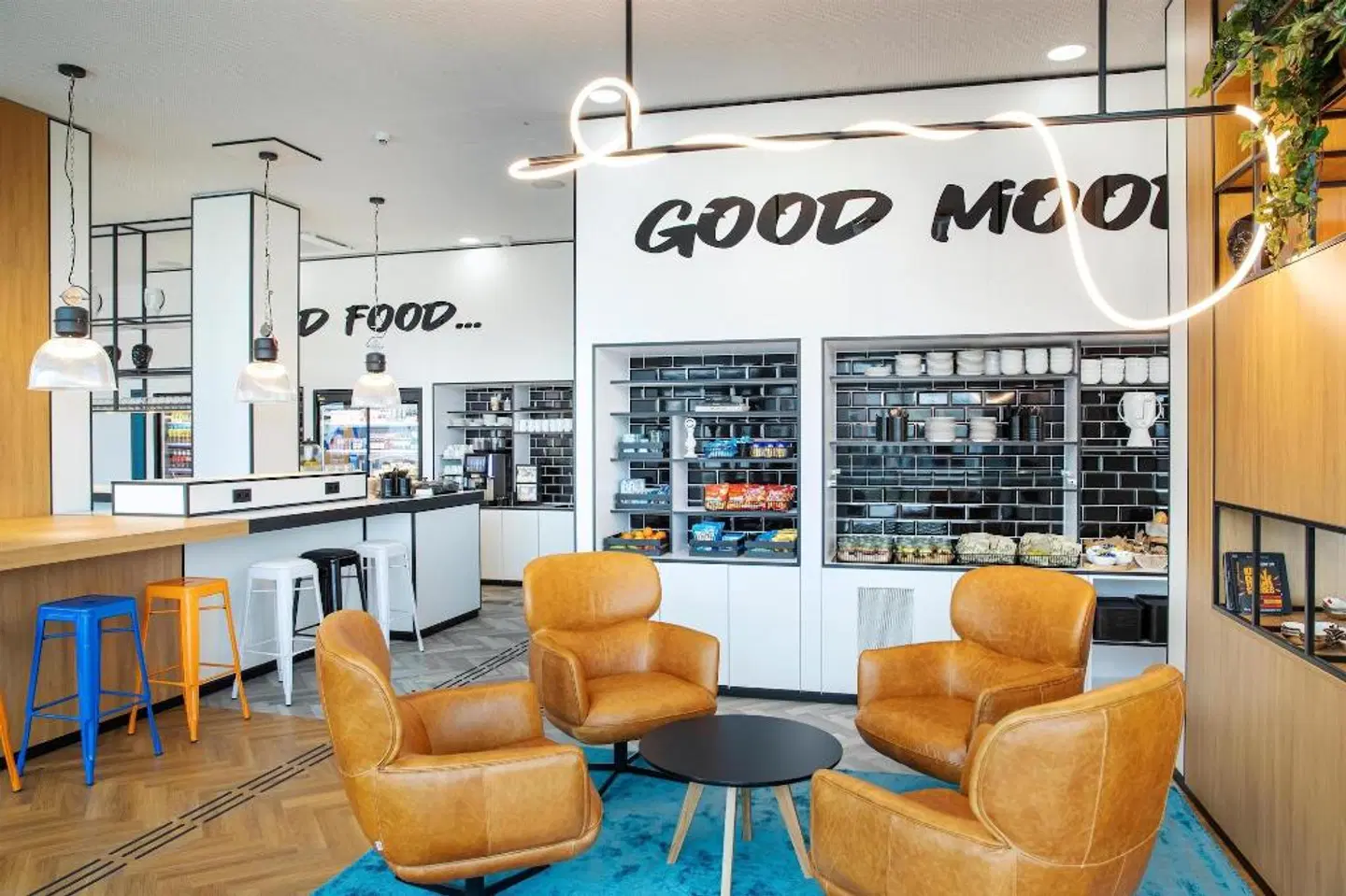 LOGINN Hotel Köln Airport Bar