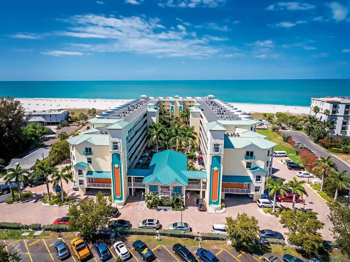 Sunset Vista Two bedroom Beachfront Suites Apartments – Hotelfoto