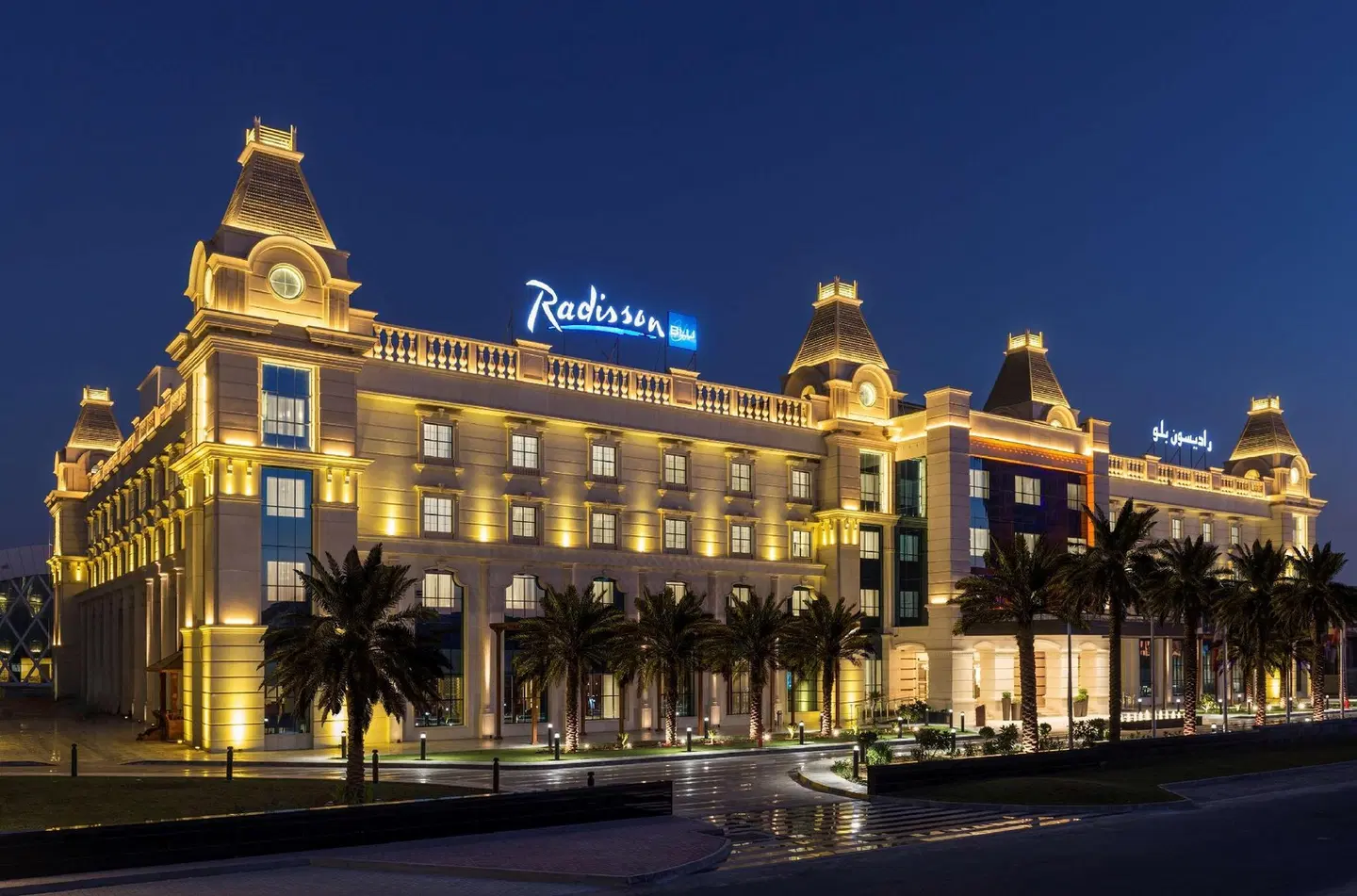 Radisson Blu Hotel Ajman EXTERIOR