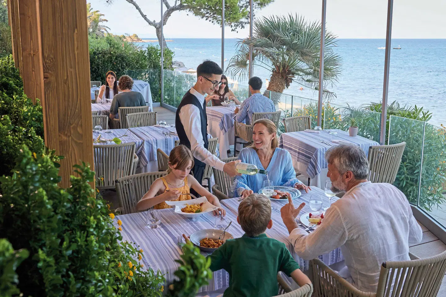 Forte Village Resort Hotel Castello PEOPLE