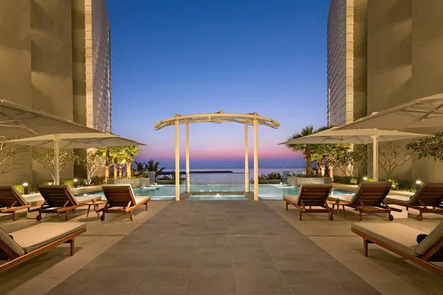 voco Muscat Al Mouj Terrasse