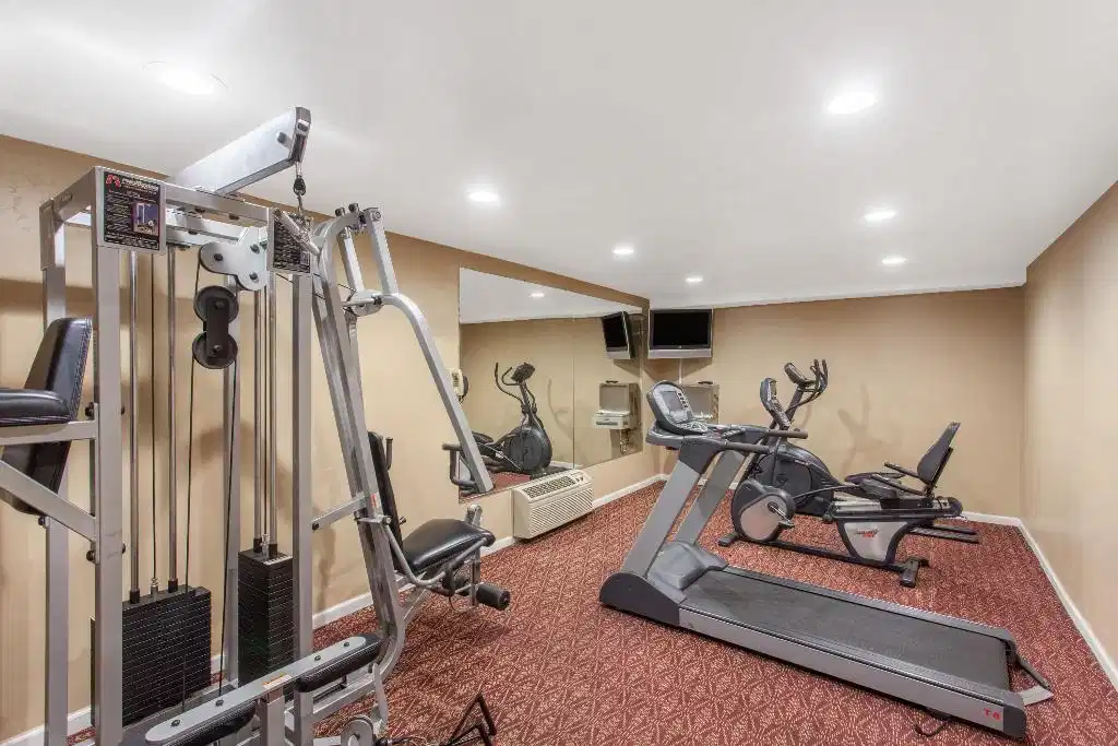 Ramada by Wyndham Fresno North – Hotelfoto