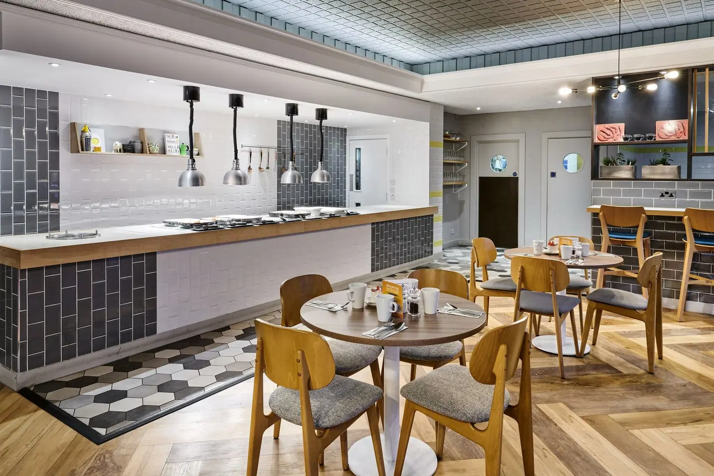 Holiday Inn Taunton by IHG Bar